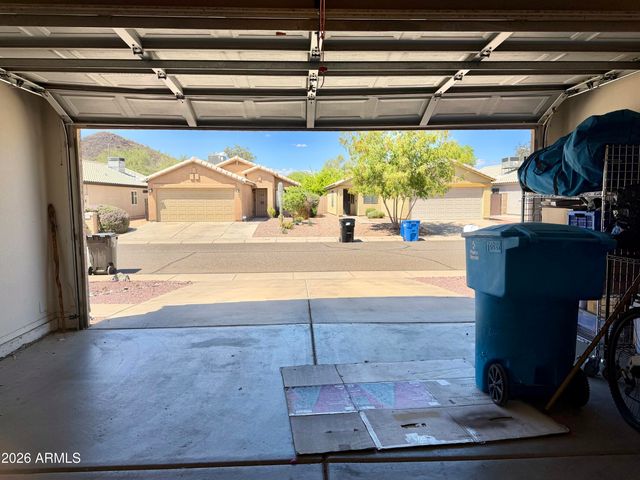 2111 E WILLIAMS Drive, Phoenix, AZ 85024