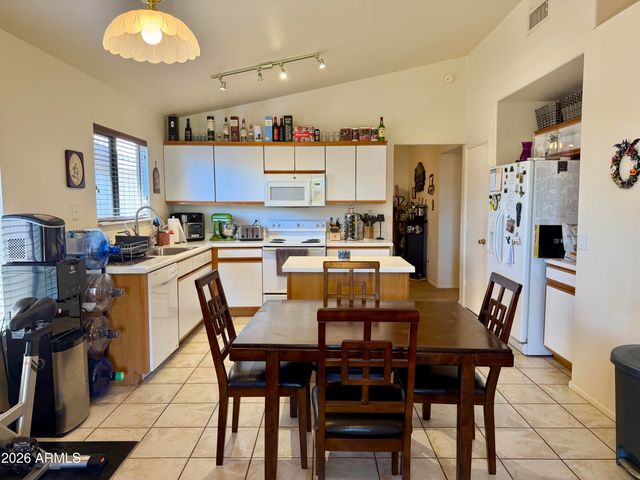 2111 E WILLIAMS Drive, Phoenix, AZ 85024