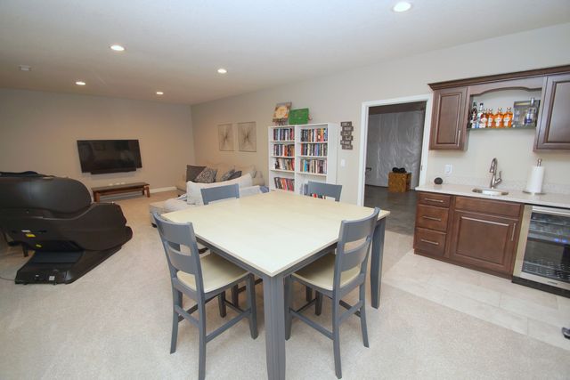 5525 WILLMEYER Drive, Bettendorf, IA 52722