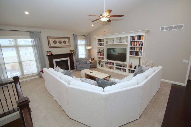 5525 WILLMEYER Drive, Bettendorf, IA 52722