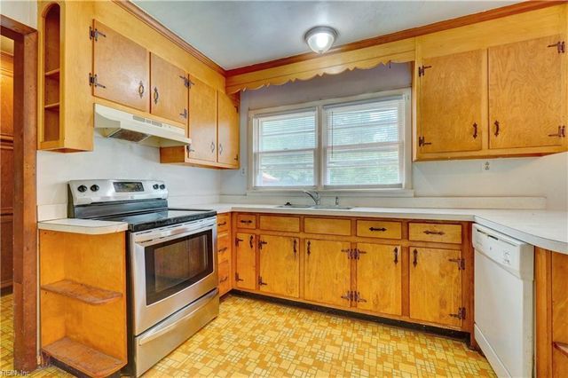 1629 Shillelagh RD, Chesapeake, VA 23323