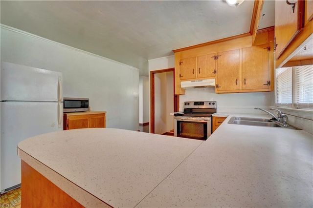 1629 Shillelagh RD, Chesapeake, VA 23323