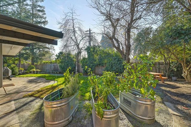 4812 Packard Ct, Carmichael, CA 95608