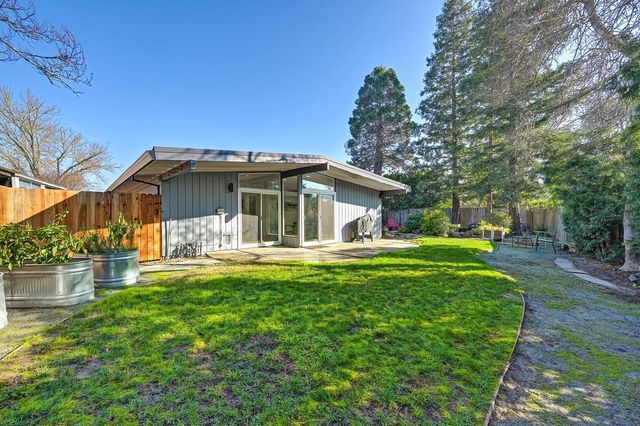 4812 Packard Ct, Carmichael, CA 95608