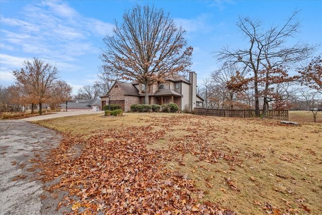 8954 Pikes Peak Road, Rogers, AR 72756