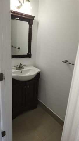 210 E Palm Circle E, Pembroke Pines, FL 33025