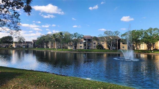210 E Palm Circle E, Pembroke Pines, FL 33025
