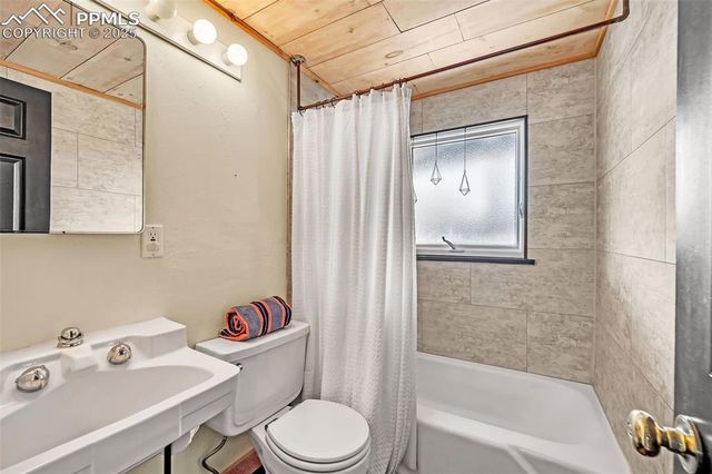 1624 Cheyenne Boulevard, Colorado Springs, CO 80906