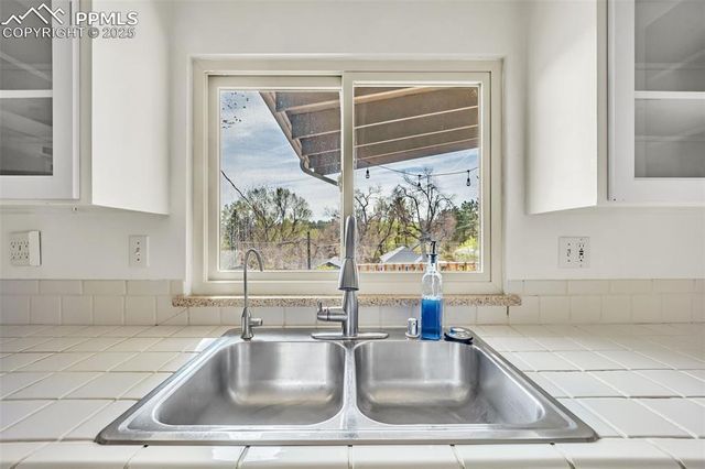 1624 Cheyenne Boulevard, Colorado Springs, CO 80906