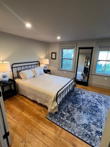 32 Buffum St 1, Salem, MA 01970