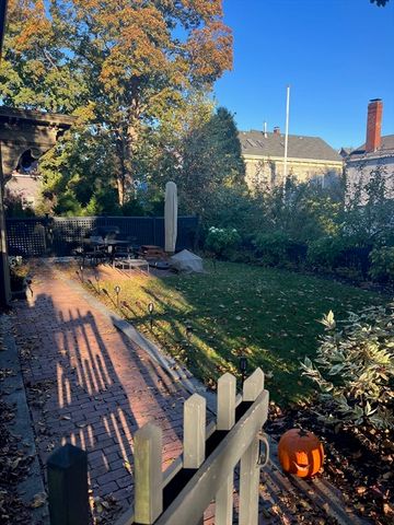 32 Buffum St 1, Salem, MA 01970