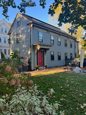 32 Buffum St 1, Salem, MA 01970