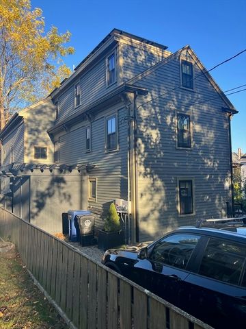32 Buffum St 1, Salem, MA 01970