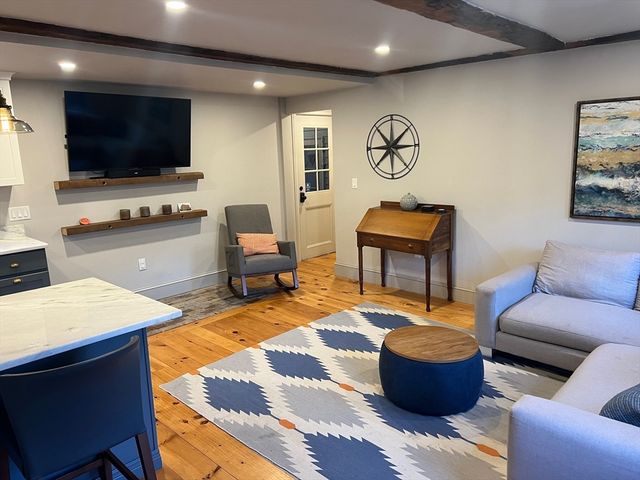 32 Buffum St 1, Salem, MA 01970