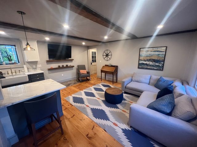 32 Buffum St 1, Salem, MA 01970