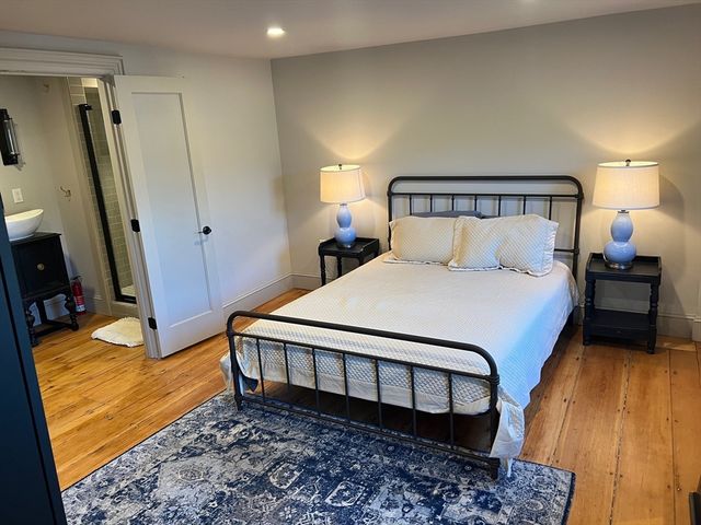 32 Buffum St 1, Salem, MA 01970