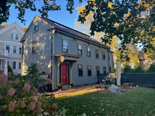 32 Buffum St 1, Salem, MA 01970