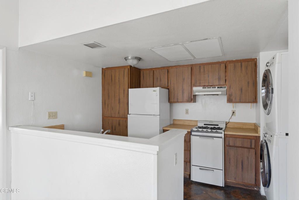 Image 11 of property listing at 4561 Alamo Street F, Simi Valley, CA 93063