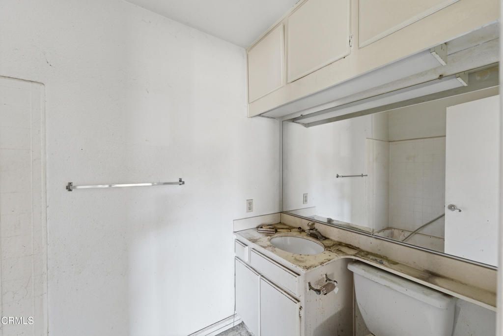 Image 15 of property listing at 4561 Alamo Street F, Simi Valley, CA 93063