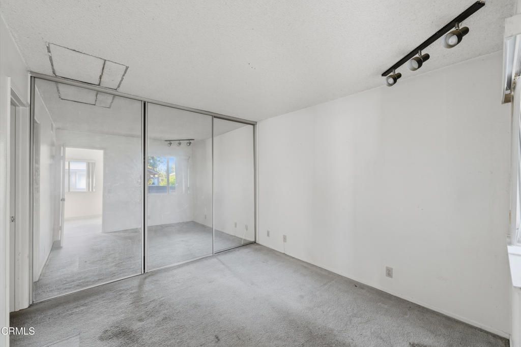 Image 16 of property listing at 4561 Alamo Street F, Simi Valley, CA 93063