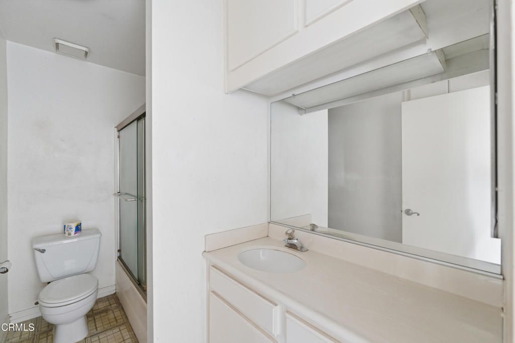 Image 18 of property listing at 4561 Alamo Street F, Simi Valley, CA 93063