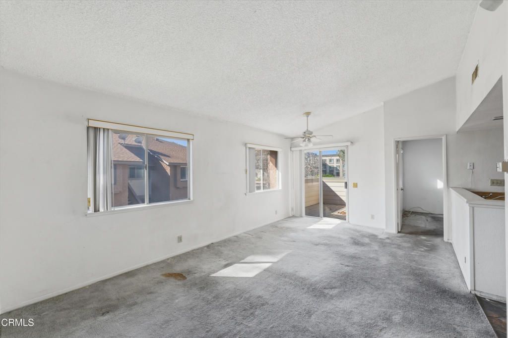 Image 3 of property listing at 4561 Alamo Street F, Simi Valley, CA 93063