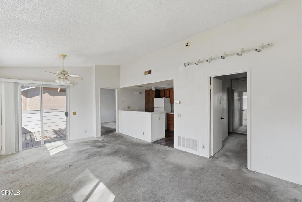 Image 4 of property listing at 4561 Alamo Street F, Simi Valley, CA 93063