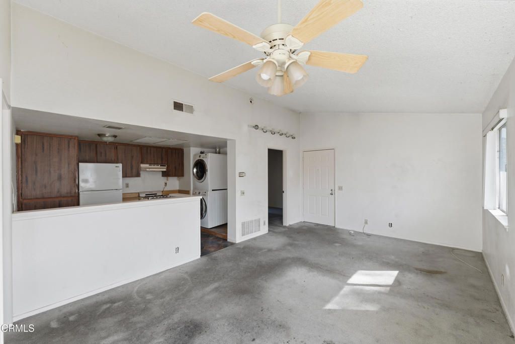 Image 6 of property listing at 4561 Alamo Street F, Simi Valley, CA 93063