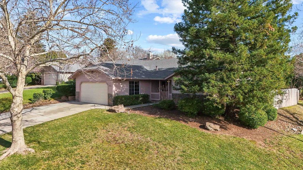 451 Palisades Dr, Chico, CA 95928