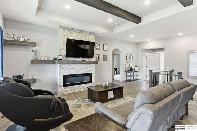 10233 Caspian Drive, Papillion, NE 68046