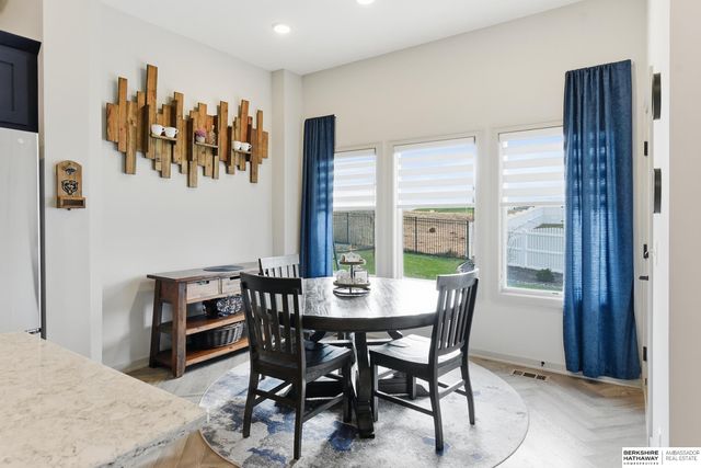 10233 Caspian Drive, Papillion, NE 68046