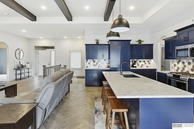 10233 Caspian Drive, Papillion, NE 68046