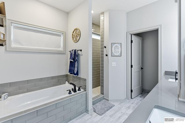 10233 Caspian Drive, Papillion, NE 68046