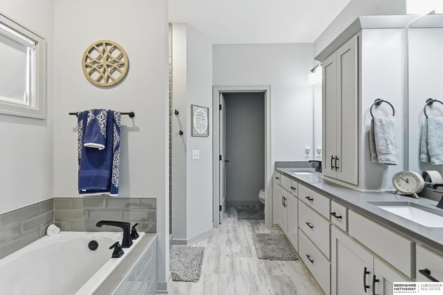 10233 Caspian Drive, Papillion, NE 68046