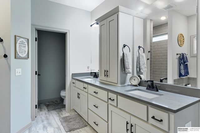 10233 Caspian Drive, Papillion, NE 68046