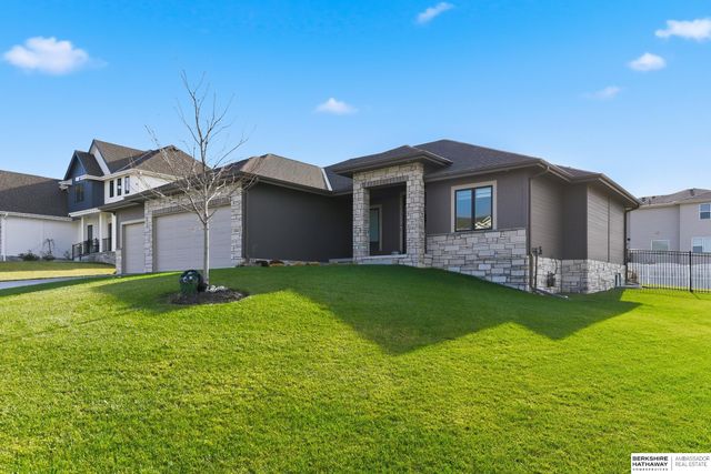 10233 Caspian Drive, Papillion, NE 68046
