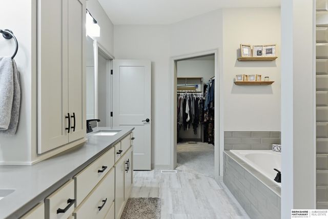 10233 Caspian Drive, Papillion, NE 68046