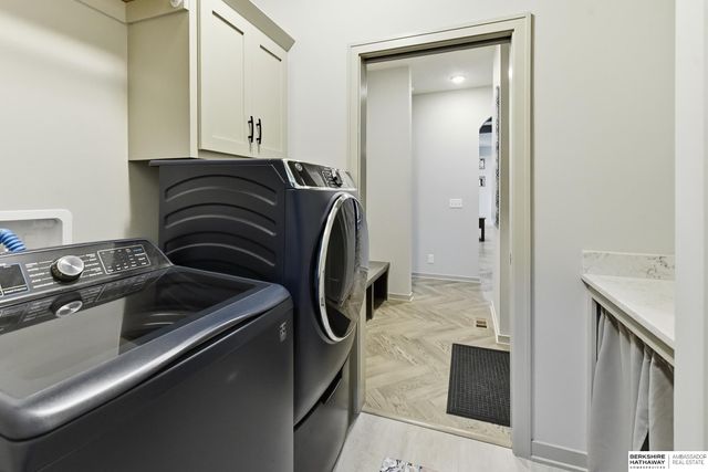 10233 Caspian Drive, Papillion, NE 68046