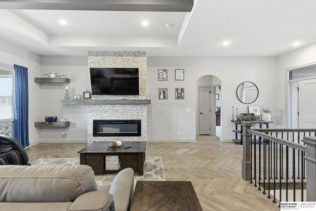 10233 Caspian Drive, Papillion, NE 68046