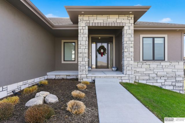 10233 Caspian Drive, Papillion, NE 68046