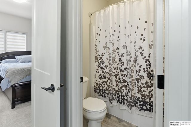 10233 Caspian Drive, Papillion, NE 68046