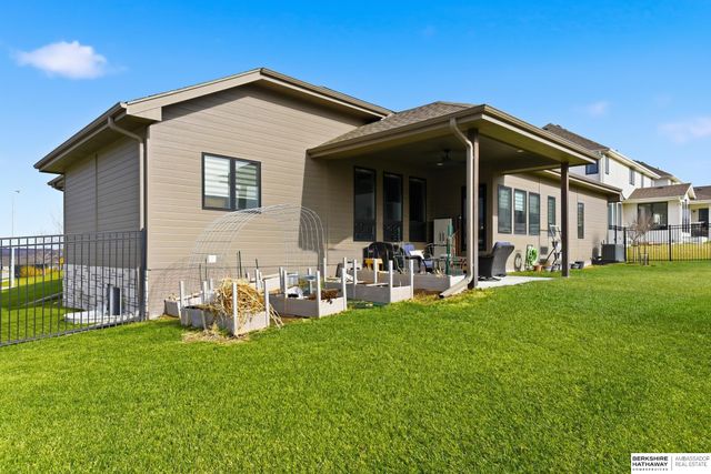 10233 Caspian Drive, Papillion, NE 68046