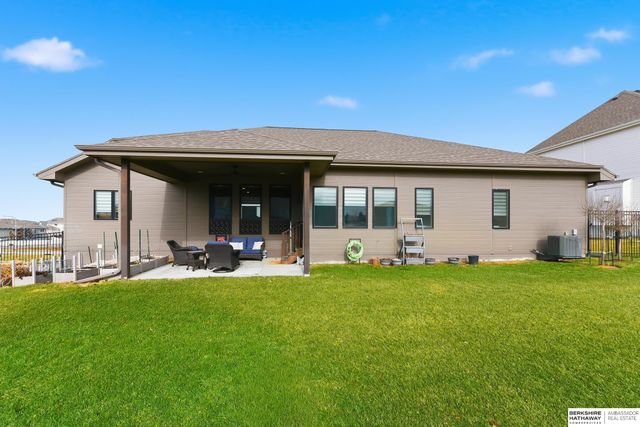 10233 Caspian Drive, Papillion, NE 68046