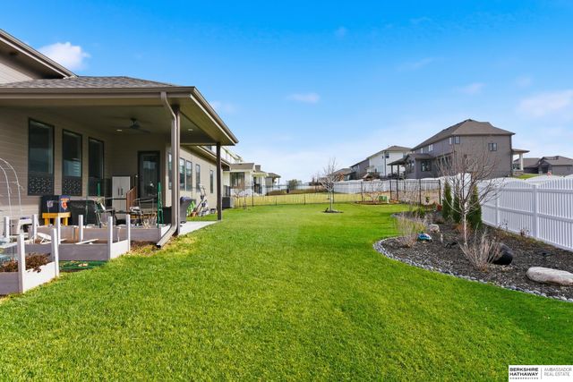 10233 Caspian Drive, Papillion, NE 68046