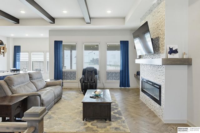 10233 Caspian Drive, Papillion, NE 68046