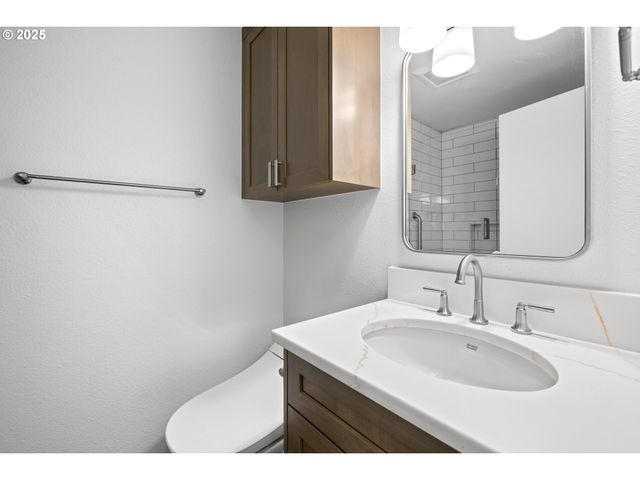 1200 Sw AUTUMN Way, Troutdale, OR 97060