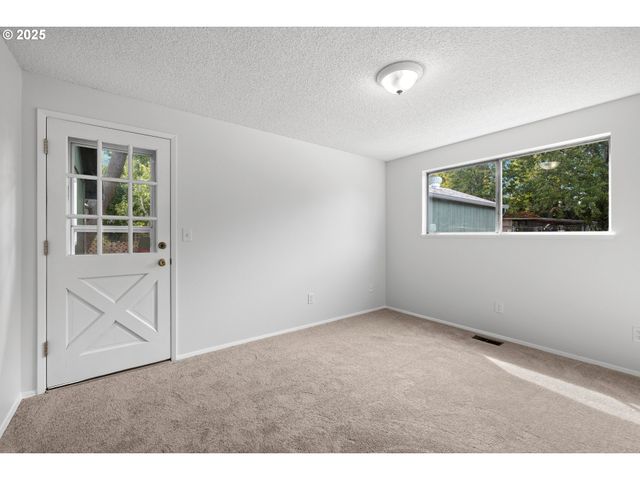 1200 Sw AUTUMN Way, Troutdale, OR 97060