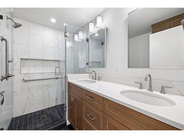 1200 Sw AUTUMN Way, Troutdale, OR 97060