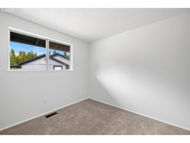1200 Sw AUTUMN Way, Troutdale, OR 97060