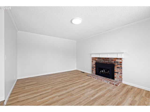 1200 Sw AUTUMN Way, Troutdale, OR 97060